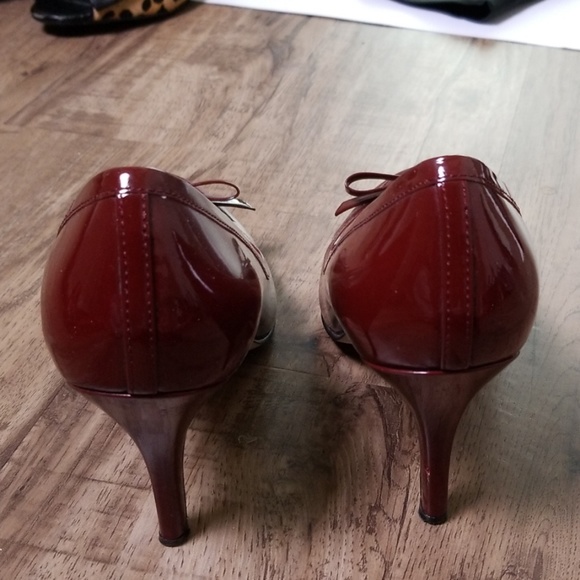 Talbots Burgundy Patent Leather Round Toe with Bow - Picture 3 of 5